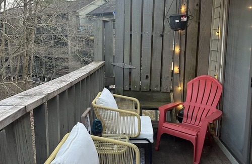 Avoca Condominio | Condo in gated community-5mins from Lake Monroe- Graduation/spring break special