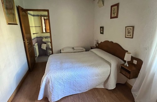 Navarra Pyrenees Apartamento | Apartment 'Etxezurialde I' with Mountain View, Private Terrace and Wi-Fi