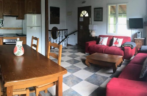 Navarra Pyrenees Apartamento | Apartment 'Etxezurialde I' with Mountain View, Private Terrace and Wi-Fi