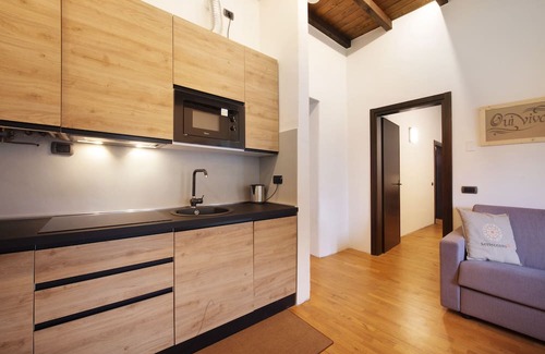 Calolziocorte Apartamento | Apartment "Hotel Locanda Leonardo Bellagio" with Mountain View, Shared Terrace & Wi-Fi