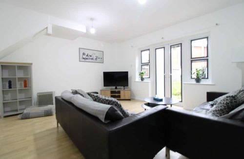 Nine Elms Casa | Immaculate Nine Elms Room Let!