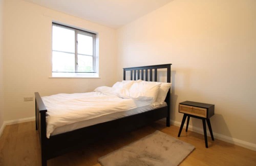 Nine Elms Casa | Immaculate Nine Elms Room Let!