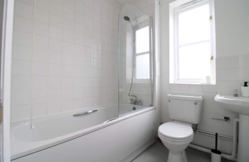Nine Elms Casa | Immaculate Nine Elms Room Let!