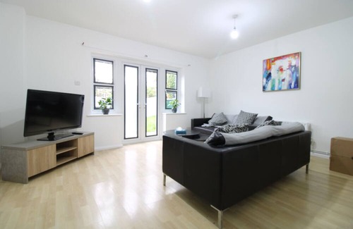 Nine Elms Casa | Immaculate Nine Elms Room Let!