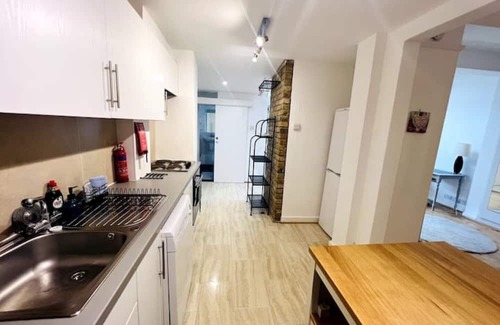 Leigh-on-Sea Apartamento | Heart Of Leigh On Sea Ground Floor Flat W/ Garden