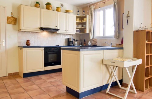 Nans-les-Pins Apartamento | Nice apartment for 6 people with WIFI, pool, TV, terrace and parking