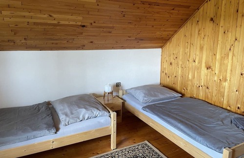 Branzez Casa | Stunning private villa for 6 guests with WIFI, balcony, pets allowed and parking