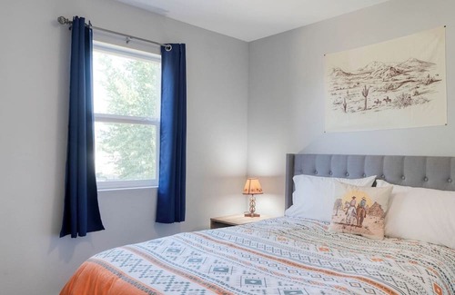 Evergreen Casa | Cowboy Castle | MT Sky Haus - 8 mins from airport