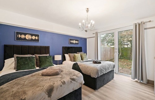 Forest Fields Casa | Stylish 4 Bed House in Nottingham - sleeps 15