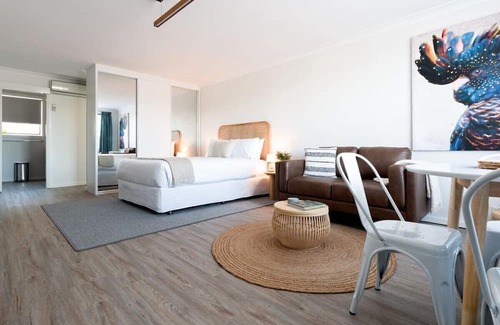 Riverside Apartamento | Cute and Cosy Studio with Parking & WiFi
