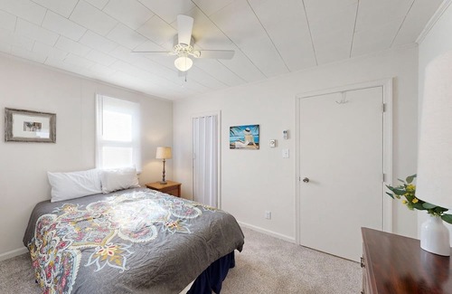 Rehoboth Beach Cabaña | LA PETITE COTTAGE- 2BD, 1BA - SLEEPS 4 - Bike to Beach *Pet Friendly*