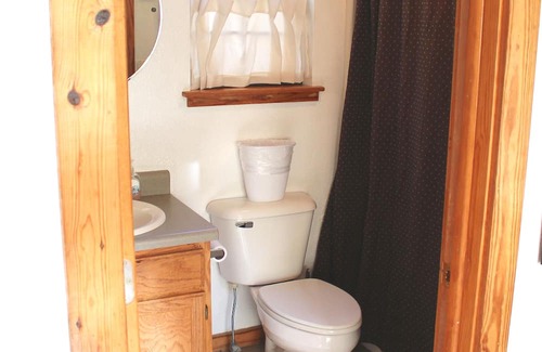 Huntsville Apartamento | Two Bedroom Tiny Home in the heart of the Ozark Wilderness