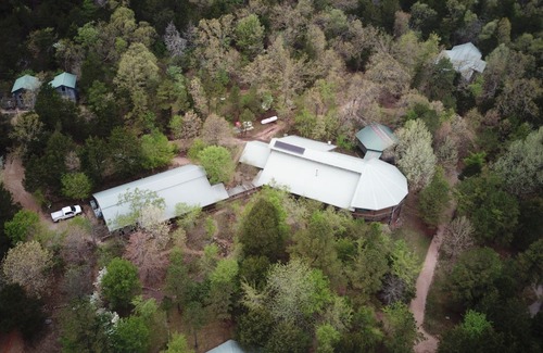 Huntsville Apartamento | Two Bedroom Tiny Home in the heart of the Ozark Wilderness