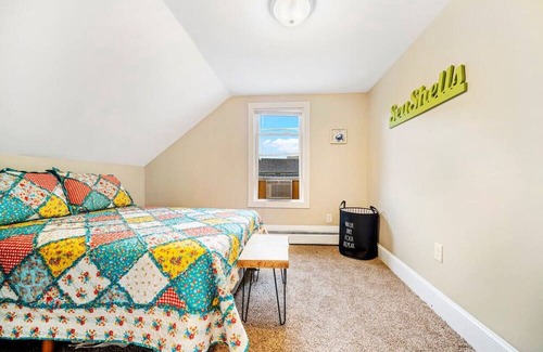 Westbrook Apartamento | Tranquil Haven: Cozy 2BR Retreat, Parking