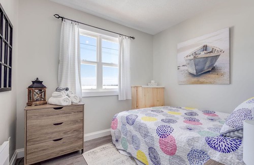 Prince County Cabaña | Cozy Riverview Getaway: 3BR, Hot Tub, pets welcome!