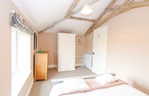 Tunstead Cabaña | THE COACH HOUSE, pet friendly, with pool in Stalham
