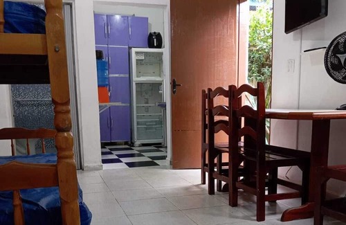 Balneario Mogiano Chalet De Esquí | Chalé / Kitnet em Praia de Boracéia - 100 Metros do Mar! Para até 4 Pessoas