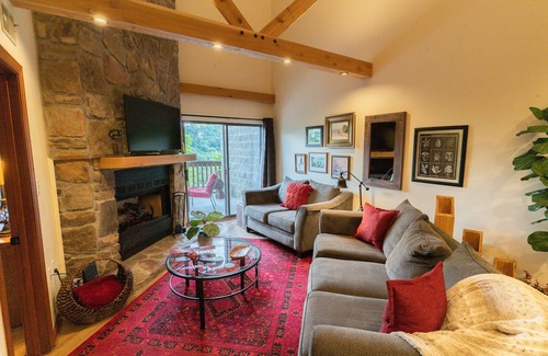 Chalet Village Condominio | Comfortable, classy condo with view of Mt. LeConte.