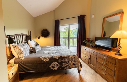 Chalet Village Condominio | Comfortable, classy condo with view of Mt. LeConte.
