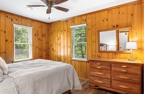 Markesan Cabina | Serene, Immaculate cabin on pristine lake frontage
