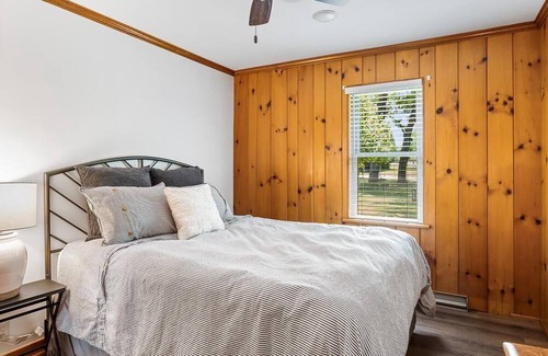 Markesan Cabina | Serene, Immaculate cabin on pristine lake frontage