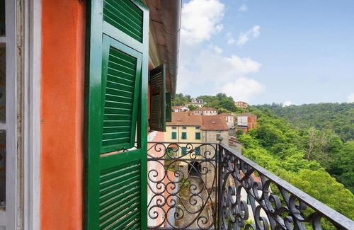 Bracelli Casa | Near the 5Terre, apartment located inside the Palazzo Ravaschieri.