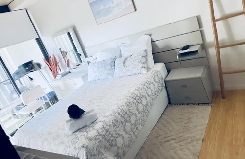Dickson Apartamento | Capital City Studio on Northbourne Ave, offering both comfort and functionality.