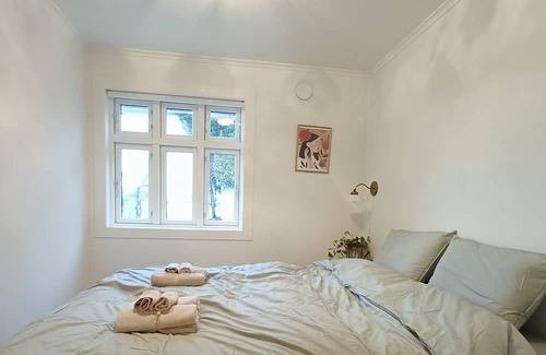 Ulstein Municipality Casa | Charming House in Ulsteinvik, Free Wifi and Parking