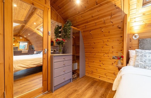 Clitheroe Cabina | Tranquil Luxury: Hot Tub, Firepit, & Sauna