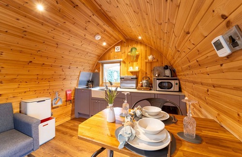 Clitheroe Cabina | Tranquil Luxury: Hot Tub, Firepit, & Sauna