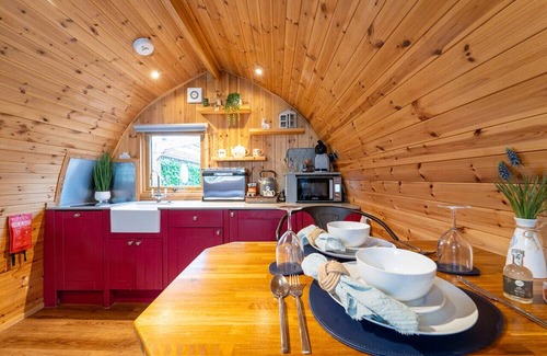 Clitheroe Cabina | Tranquil Luxury: Hot Tub, Firepit, & Sauna