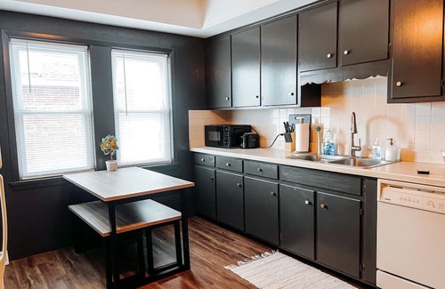 Wickliffe Casa | Large Groups: Entire Duplex Near Clinic & Downtown