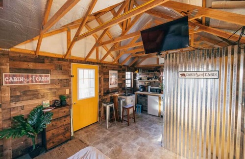 Holladay Cabina | Cozy Tiny Cabin Getaway w/ Views