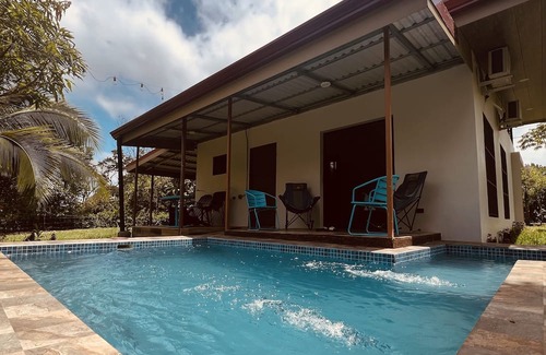 San Isidro de Grecia Cabina | EcoSky "Tranquil Retreat Near La Fortuna: Private Pool, Lake Access, and More!"