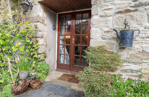 Ladock Cabaña | MILL RETREAT, pet friendly, with a garden in Summercourt