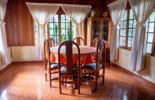 Oxapampa Hotel | Hospedaje Cattleya