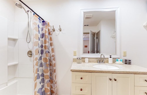 Knox City Casa | Recently renovated dog-friendly home with enclosed backyard, streaming, patio