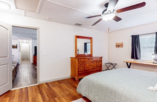 Knox City Casa | Recently renovated dog-friendly home with enclosed backyard, streaming, patio