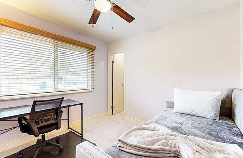 Arlington Casa | Charming retreat with a large patio, yard & central AC