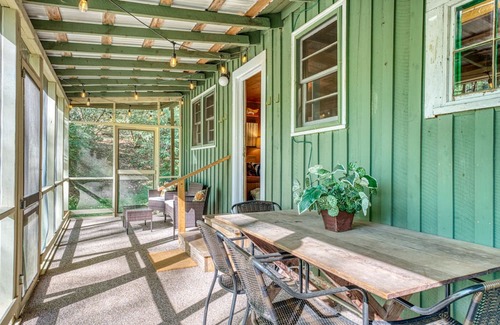 Marion Cabina | Pet-Friendly Cozy Cabin in Peaceful Setting