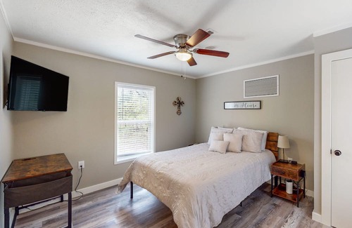 McKinney Casa | Dog-friendly home near downtown with grill, streaming, washer/dryer, small deck