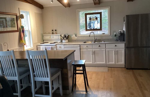 Terra Nova Cabaña | Beautiful cottage on a quiet pond, less than an hour from St. John’s.