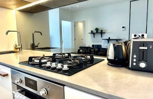 West Melbourne Apartamento | 2B1B Cozy near Train Station + Free Parking!