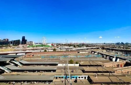 West Melbourne Apartamento | 2B1B Cozy near Train Station + Free Parking!