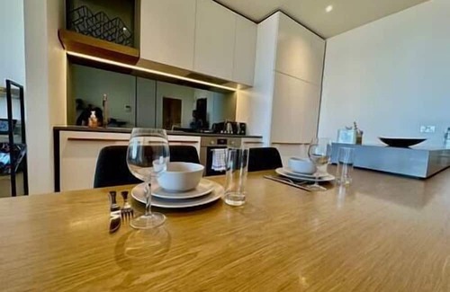 West Melbourne Apartamento | 2B1B Cozy near Train Station + Free Parking!