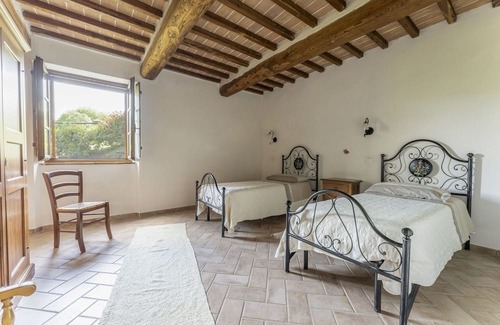 Radicondoli Apartamento | Beautiful apartment for 8 people with pool, WIFI, veranda, panoramic view and parking