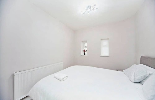 West Thornton Apartamento | Chic 1BR Thornton Flat - Charm and City Access