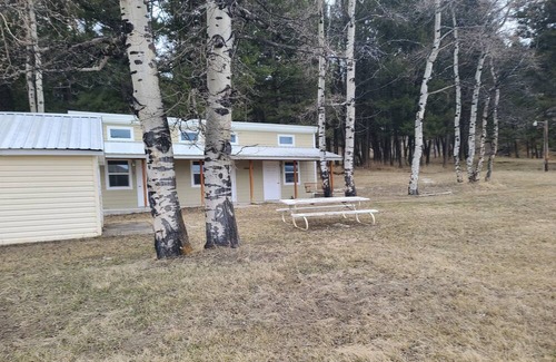 Powell County Alquiler De RV | Avon Dry cabins with central bath house nightly & longterm rentals w/12 Rv sites