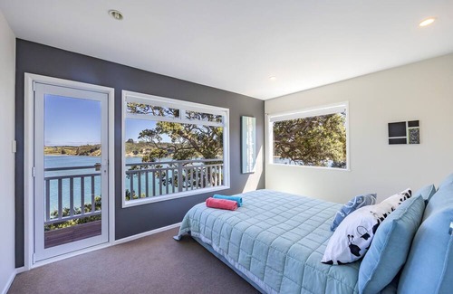 Arkles Bay Casa | Go to beach from your own track