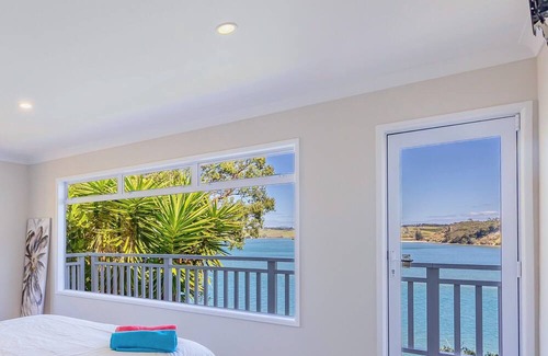 Arkles Bay Casa | Go to beach from your own track